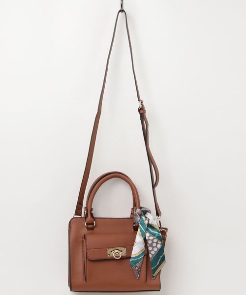 GeeRA（ジーラ）の「アレンジが楽しめるスカーフ付バッグ（ショルダーバッグ・レディース・ホワイト/ブラック/ブラウン/サンドグレー/レッド/ライトピンク/ネイビー/ピンク・FREE）」の5枚目の写真