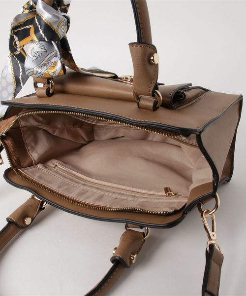 GeeRA（ジーラ）の「アレンジが楽しめるスカーフ付バッグ（ショルダーバッグ・レディース・ホワイト/ブラック/ブラウン/サンドグレー/レッド/ライトピンク/ネイビー/ピンク・FREE）」の13枚目の写真