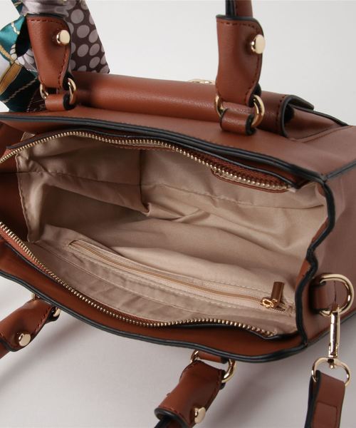 GeeRA（ジーラ）の「アレンジが楽しめるスカーフ付バッグ（ショルダーバッグ・レディース・ホワイト/ブラック/ブラウン/サンドグレー/レッド/ライトピンク/ネイビー/ピンク・FREE）」の12枚目の写真