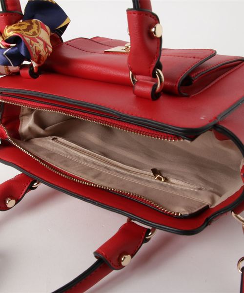 GeeRA（ジーラ）の「アレンジが楽しめるスカーフ付バッグ（ショルダーバッグ・レディース・ホワイト/ブラック/ブラウン/サンドグレー/レッド/ライトピンク/ネイビー/ピンク・FREE）」の11枚目の写真