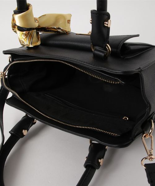 GeeRA（ジーラ）の「アレンジが楽しめるスカーフ付バッグ（ショルダーバッグ・レディース・ホワイト/ブラック/ブラウン/サンドグレー/レッド/ライトピンク/ネイビー/ピンク・FREE）」の10枚目の写真