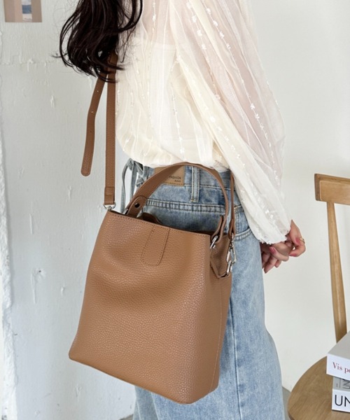 CLEA(クレア)の「2WAYワンハンドルバッグ(ハンドバッグ・レディース・ブラック/キャメル/グレイッシュベージュ/ベージュ/ブラウン・FREE)」の11枚目の写真