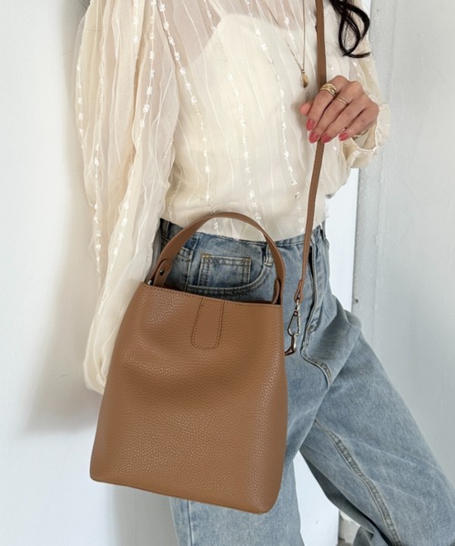 CLEA(クレア)の「2WAYワンハンドルバッグ(ハンドバッグ・レディース・ブラック/キャメル/グレイッシュベージュ/ベージュ/ブラウン・FREE)」の6枚目の写真