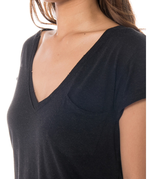 RVCA（ルーカ）の「RVCA レディース  BRIX V-NECK T-SHIRT Ｔシャツ/Vネック/ポケットTシャツ（Tシャツ/カットソー・レディース・ブラック/ベージュ・SMALL/X-SMALL）」の12枚目の写真