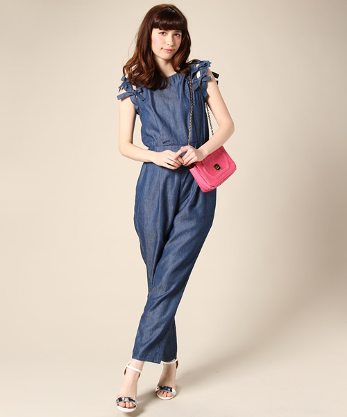 KIKKA THE DIARY OF（キッカ　ザ　ダイアリー　オブ）の「【ブロガー桃さん着用】リボンデニムオールインワン（サロペット/オーバーオール・レディース・ブルー/ライトブルー・38/36）」の4枚目の写真