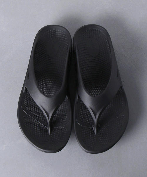 UNITED ARROWS（ユナイテッドアローズ）の「＜ OOFOS (ウーフォス) ＞ リカバー サンダル（サンダル・メンズ・ブラック/グレー/ネイビー・8/7/9/10）」の4枚目の写真