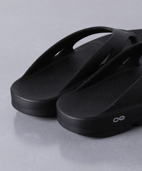 UNITED ARROWS（ユナイテッドアローズ）の「＜ OOFOS (ウーフォス) ＞ リカバー サンダル（サンダル・メンズ・ブラック/グレー/ネイビー・8/7/9/10）」の9枚目の写真