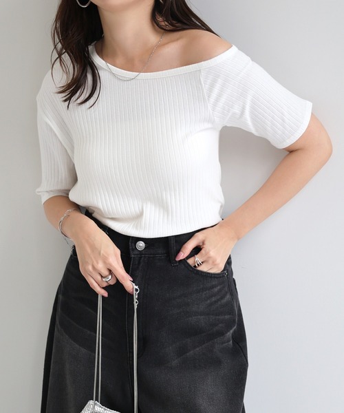 andme(アンドミー)の「ワイドリブ半袖アシメネックTシャツ(Tシャツ/カットソー・レディース・キナリ/モカ/ピンク/ブラック/オフホワイト・M)」の1枚目の写真