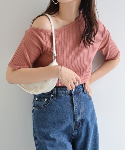 andme(アンドミー)の「ワイドリブ半袖アシメネックTシャツ(Tシャツ/カットソー・レディース・キナリ/モカ/ピンク/ブラック/オフホワイト・M)」の5枚目の写真