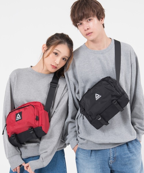 Reebok（リーボック）の「Reebok リーボック ワンポイント ロゴ 刺繍 軽量 ドローコード付き ショルダーバッグ 約3L（ショルダーバッグ・メンズ・ブラック/レッド/カーキ/ブラック×イエロー/ブラック系/チャコール/アイボリー・FREE）」の7枚目の写真