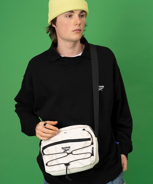 Reebok（リーボック）の「Reebok リーボック ワンポイント ロゴ 刺繍 軽量 ドローコード付き ショルダーバッグ 約3L（ショルダーバッグ・メンズ・ブラック/レッド/カーキ/ブラック×イエロー/ブラック系/チャコール/アイボリー・FREE）」の11枚目の写真