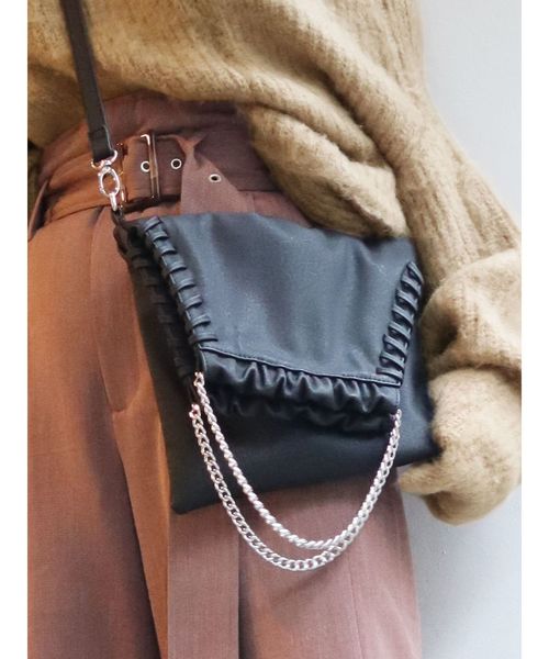 EMODA(エモダ)の「チェーンラージバッグ(ショルダーバッグ・レディース・ブラック/ブラウン・FREE)」の2枚目の写真