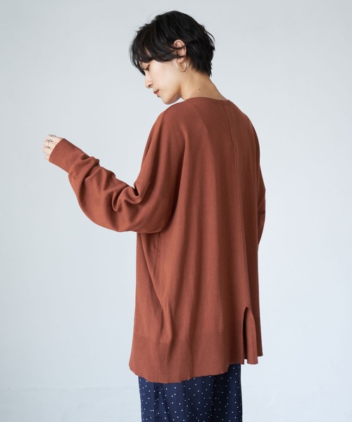 AMERICAN HOLIC（アメリカンホリック）の「バックスリットクルーネックニットチュニック（ニット/セーター・レディース・ブラック/グリーン/モカ/ライトベージュ/テラコッタ・FREE）」の6枚目の写真
