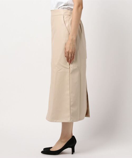 Chico(チコ)の「フェイクレザーロングスカート(スカート・レディース・ブラウン/ブラック/ライトベージュ・FREE)」の5枚目の写真