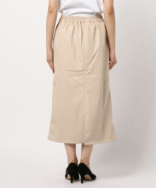 Chico(チコ)の「フェイクレザーロングスカート(スカート・レディース・ブラウン/ブラック/ライトベージュ・FREE)」の4枚目の写真