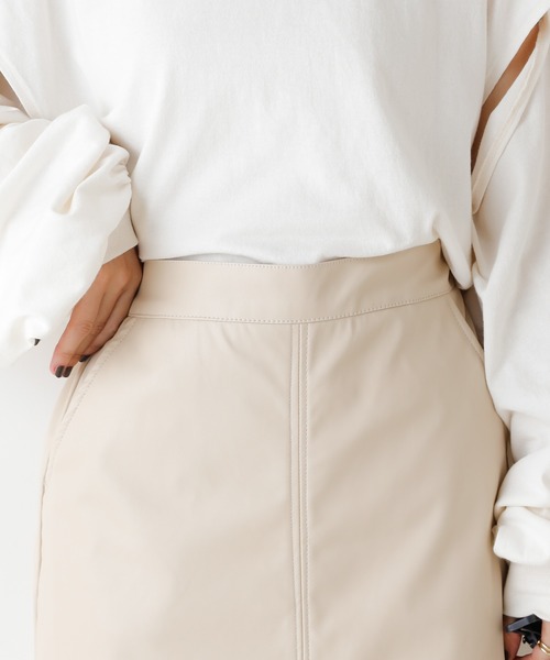 Chico(チコ)の「フェイクレザーロングスカート(スカート・レディース・ブラウン/ブラック/ライトベージュ・FREE)」の16枚目の写真