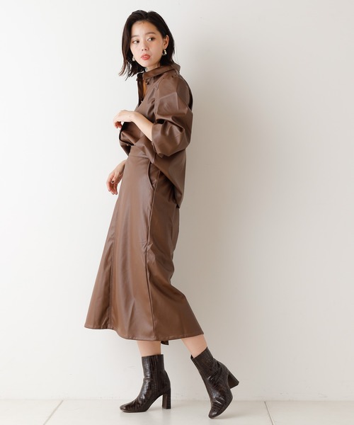 Chico(チコ)の「フェイクレザーロングスカート(スカート・レディース・ブラウン/ブラック/ライトベージュ・FREE)」の6枚目の写真