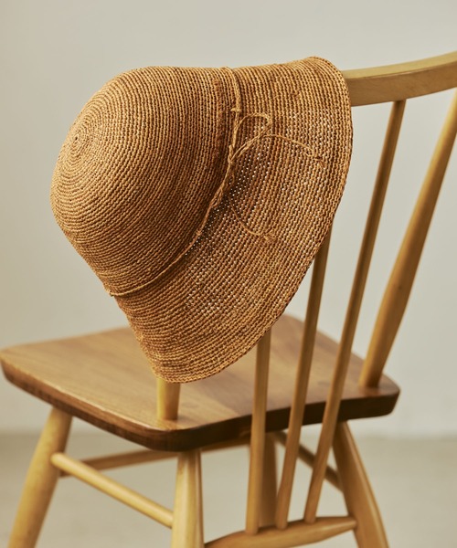 Le Voyage en Panier（ルヴォヤージュアンパニエ）の「Le voyage en panie　ツバ広ラフィアハット（ハット・レディース・ナチュラル/ライトブラウン・FREE）」の4枚目の写真