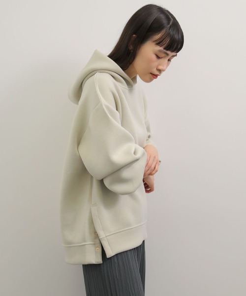 AMERICAN HOLIC(アメリカンホリック)の「サイドボタンポンチフーディッドプルオーバー *(Tシャツ/カットソー・レディース・サックスブルー/オフホワイト/グレイッシュベージュ・M/L)」の3枚目の写真