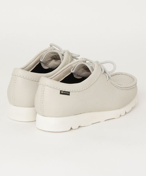 Clarks(クラークス)の「CLARKS(クラークス) Wallabee GTX(モカシン/デッキシューズ・メンズ・ホワイト・7/7.5/8.5/25/9)」の2枚目の写真