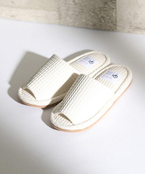 LBC（エルビーシー）の「【洗濯機で丸洗い】YORI 外縫いワッフルスリッパ M（ルームシューズ/スリッパ・レディース・グリーン/オフホワイト/チャコールグレー/イエロー・M）」の2枚目の写真