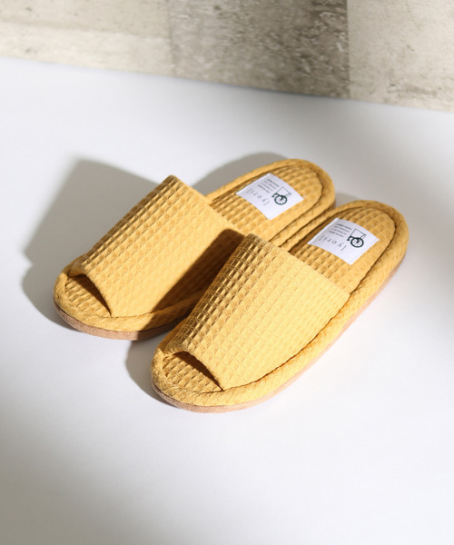 LBC（エルビーシー）の「【洗濯機で丸洗い】YORI 外縫いワッフルスリッパ M（ルームシューズ/スリッパ・レディース・グリーン/オフホワイト/チャコールグレー/イエロー・M）」の4枚目の写真
