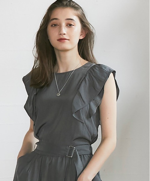 12Twelve Agenda（トゥエルブ　アジェンダ）の「パウダーサテンラッフルスリーブブラウス（シャツ/ブラウス・レディース・チャコールグレー/オフホワイト/オレンジ/ミント・M）」の3枚目の写真