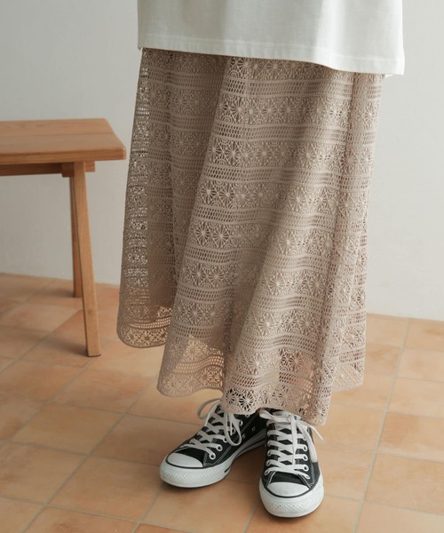 URBAN RESEARCH DOORS（アーバンリサーチドアーズ）の「レースフレアスカート（スカート・レディース・ブラック/グレー系その他・ONE）」の2枚目の写真