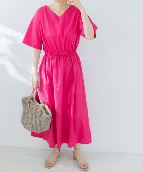 URBAN RESEARCH Sonny Label（アーバンリサーチサニーレーベル）の「『WEB限定』Vネックハーフスリーブワンピース（ワンピース・レディース・ベージュ/ネイビー/イエロー/ピンク・FREE）」の15枚目の写真