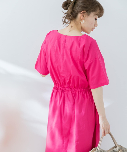 URBAN RESEARCH Sonny Label（アーバンリサーチサニーレーベル）の「『WEB限定』Vネックハーフスリーブワンピース（ワンピース・レディース・ベージュ/ネイビー/イエロー/ピンク・FREE）」の5枚目の写真