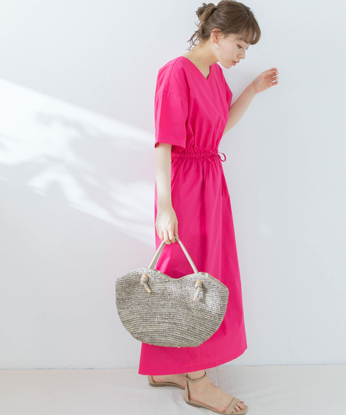 URBAN RESEARCH Sonny Label（アーバンリサーチサニーレーベル）の「『WEB限定』Vネックハーフスリーブワンピース（ワンピース・レディース・ベージュ/ネイビー/イエロー/ピンク・FREE）」の10枚目の写真