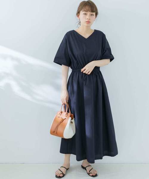 URBAN RESEARCH Sonny Label（アーバンリサーチサニーレーベル）の「『WEB限定』Vネックハーフスリーブワンピース（ワンピース・レディース・ベージュ/ネイビー/イエロー/ピンク・FREE）」の17枚目の写真