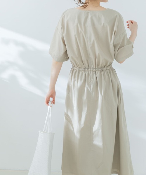 URBAN RESEARCH Sonny Label（アーバンリサーチサニーレーベル）の「『WEB限定』Vネックハーフスリーブワンピース（ワンピース・レディース・ベージュ/ネイビー/イエロー/ピンク・FREE）」の12枚目の写真