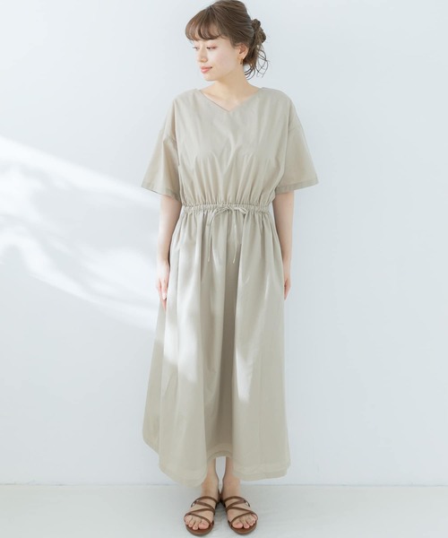 URBAN RESEARCH Sonny Label（アーバンリサーチサニーレーベル）の「『WEB限定』Vネックハーフスリーブワンピース（ワンピース・レディース・ベージュ/ネイビー/イエロー/ピンク・FREE）」の18枚目の写真