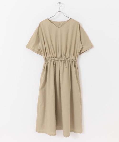 URBAN RESEARCH Sonny Label（アーバンリサーチサニーレーベル）の「『WEB限定』Vネックハーフスリーブワンピース（ワンピース・レディース・ベージュ/ネイビー/イエロー/ピンク・FREE）」の13枚目の写真