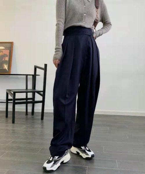 me+em select（ミームセレクト）の「テープベルトカラータックスラックス（スラックス・レディース・グレー/グリーン/ブラック/ブルー/ホワイト/ピンク/キャメル/コバルトブルー/ダークブラック/ダークベージュ/チャコール/アイボリー/チェリーピンク・MEDIUM/LARGE/SMALL/X-LARGE）」の4枚目の写真