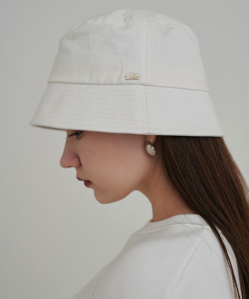 TINA：JOJUN（ティーナジョジュン）の「バケットハット TINA:JOJUN（ハット・レディース・ブラック/ネイビー/ホワイト/ホワイト×ブラック/アイボリー/ブラック×ブルー/ブラック系その他/ブルー系その他/カーキ・F）」の2枚目の写真