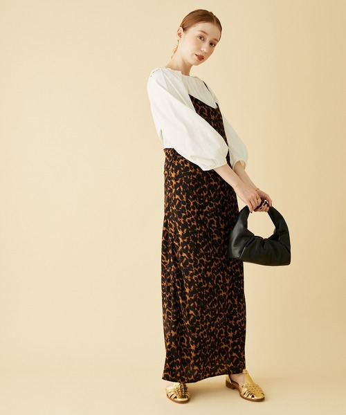 MADEMOISELLE ROPE'（マドモアゼル ロペ）の「<春まで使える>ボリュームスリーブプルオーバー（Tシャツ/カットソー・レディース・ブラック/ホワイト/ダークブラウン・38）」の5枚目の写真