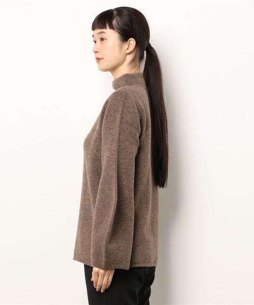 YVON（イヴォン）の「《YVON》ホールガーメント(R)ハイネックニット（ニット/セーター・レディース・ブラウン/モカ・9号）」の3枚目の写真