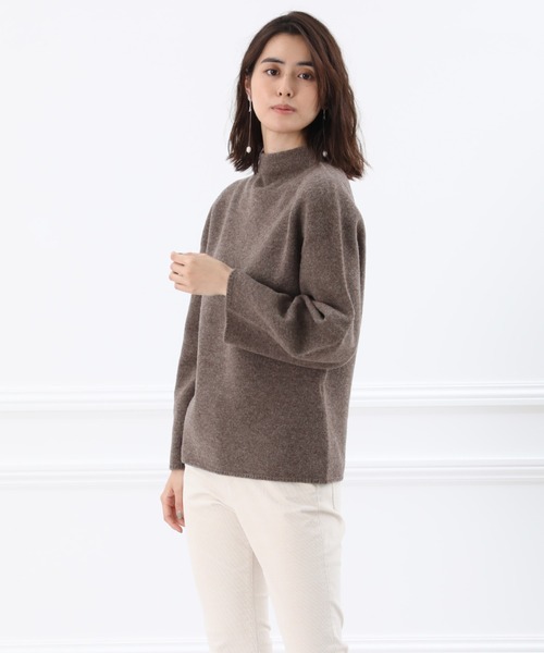 YVON（イヴォン）の「《YVON》ホールガーメント(R)ハイネックニット（ニット/セーター・レディース・ブラウン/モカ・9号）」の2枚目の写真