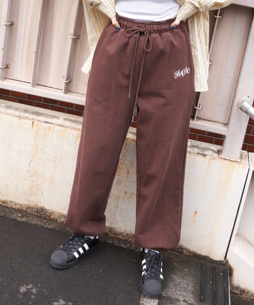 SHAGGIE(シャギー)の「SHAGGIE裏起毛オーバースウェットジョガーパンツ(スウェットパンツ・レディース・ホワイト/ブラック/ブラウン/グレー・FREE)」の4枚目の写真