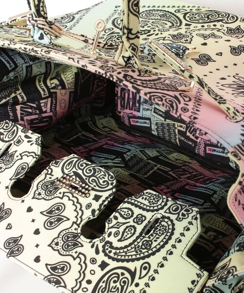 B'2nd（ビーセカンド）の「FKYB（エフケーワイビー）/Paisley bag ビッグサイズ（トートバッグ・メンズ・ブラック/その他/ホワイト・FREE）」の6枚目の写真