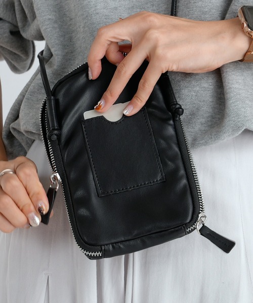 Actually（アクチュアリー）の「フェイクレザー モバイルポーチ  スマホショルダー（ショルダーバッグ・レディース・ブラック/グレイッシュベージュ/ホワイト/ブルー/シルバー/グリーン/パープル/グレー/マスタード/ピンク/ライトグリーン/アイボリー/ライトグレー・フリー）」の18枚目の写真