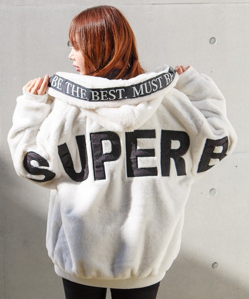 GGD（ジージーディー）の「エコファー ビッグシルエット ブルゾン テープ ジップ フードジャケット（ブルゾン・レディース・ホワイト/ブラック/ホワイト系その他/ホワイト系その他2/ブラック系その他/ブラック系その他2・M/L/LL）」の2枚目の写真