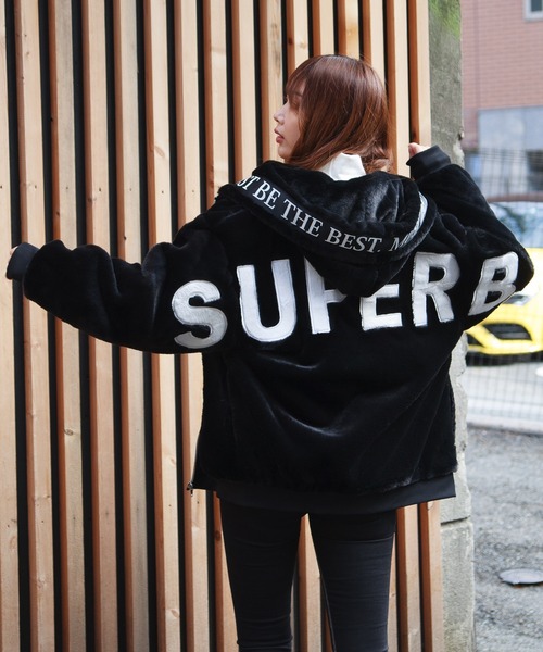 GGD（ジージーディー）の「エコファー ビッグシルエット ブルゾン テープ ジップ フードジャケット（ブルゾン・レディース・ホワイト/ブラック/ホワイト系その他/ホワイト系その他2/ブラック系その他/ブラック系その他2・M/L/LL）」の5枚目の写真