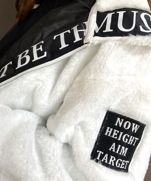 GGD（ジージーディー）の「エコファー ビッグシルエット ブルゾン テープ ジップ フードジャケット（ブルゾン・レディース・ホワイト/ブラック/ホワイト系その他/ホワイト系その他2/ブラック系その他/ブラック系その他2・M/L/LL）」の15枚目の写真