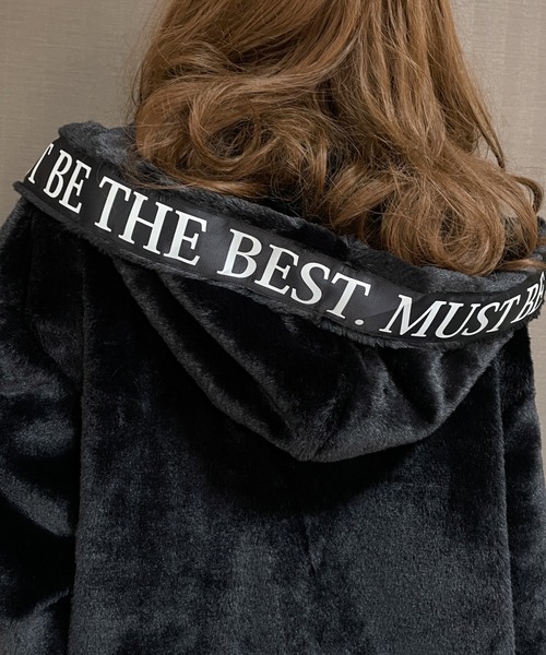 GGD（ジージーディー）の「エコファー ビッグシルエット ブルゾン テープ ジップ フードジャケット（ブルゾン・レディース・ホワイト/ブラック/ホワイト系その他/ホワイト系その他2/ブラック系その他/ブラック系その他2・M/L/LL）」の10枚目の写真