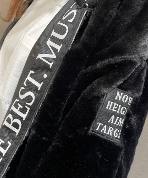 GGD（ジージーディー）の「エコファー ビッグシルエット ブルゾン テープ ジップ フードジャケット（ブルゾン・レディース・ホワイト/ブラック/ホワイト系その他/ホワイト系その他2/ブラック系その他/ブラック系その他2・M/L/LL）」の7枚目の写真