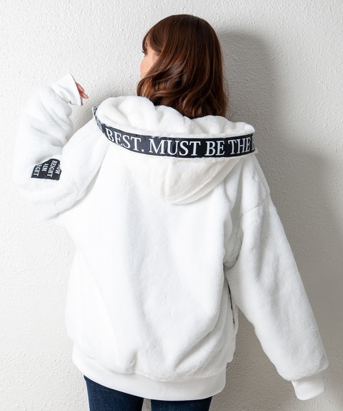 GGD（ジージーディー）の「エコファー ビッグシルエット ブルゾン テープ ジップ フードジャケット（ブルゾン・レディース・ホワイト/ブラック/ホワイト系その他/ホワイト系その他2/ブラック系その他/ブラック系その他2・M/L/LL）」の22枚目の写真