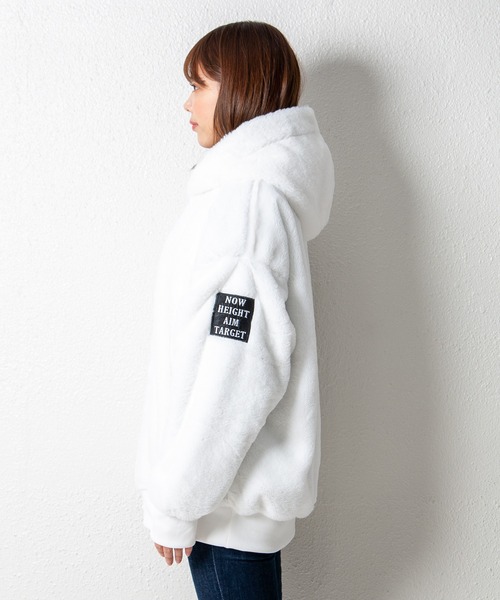 GGD（ジージーディー）の「エコファー ビッグシルエット ブルゾン テープ ジップ フードジャケット（ブルゾン・レディース・ホワイト/ブラック/ホワイト系その他/ホワイト系その他2/ブラック系その他/ブラック系その他2・M/L/LL）」の18枚目の写真